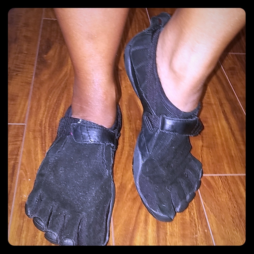 Vibram 5 toe shoes
